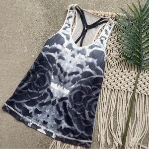 Lululemon Athletic Tank Top Size 6 - Dance To Yoga Tank